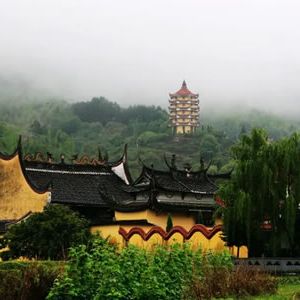 【现代诗】寺庙，香客