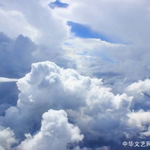 视网膜场域下的超验之云：西周诗歌《云在云上》