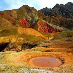 现代诗：乌苏泥火山散发着神性的光芒（梁银）