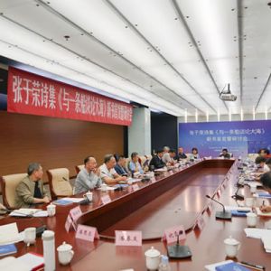 当一个诗人决定“与一条船谈论大海”