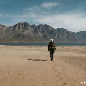 逆向生长的白发  ——读丁少国《带着一头白发去旅行》有感