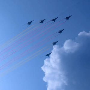 【旧体诗】七绝·九三阅兵展神威