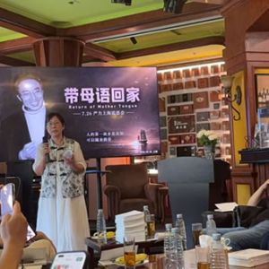 追寻文明之光的诗人严力